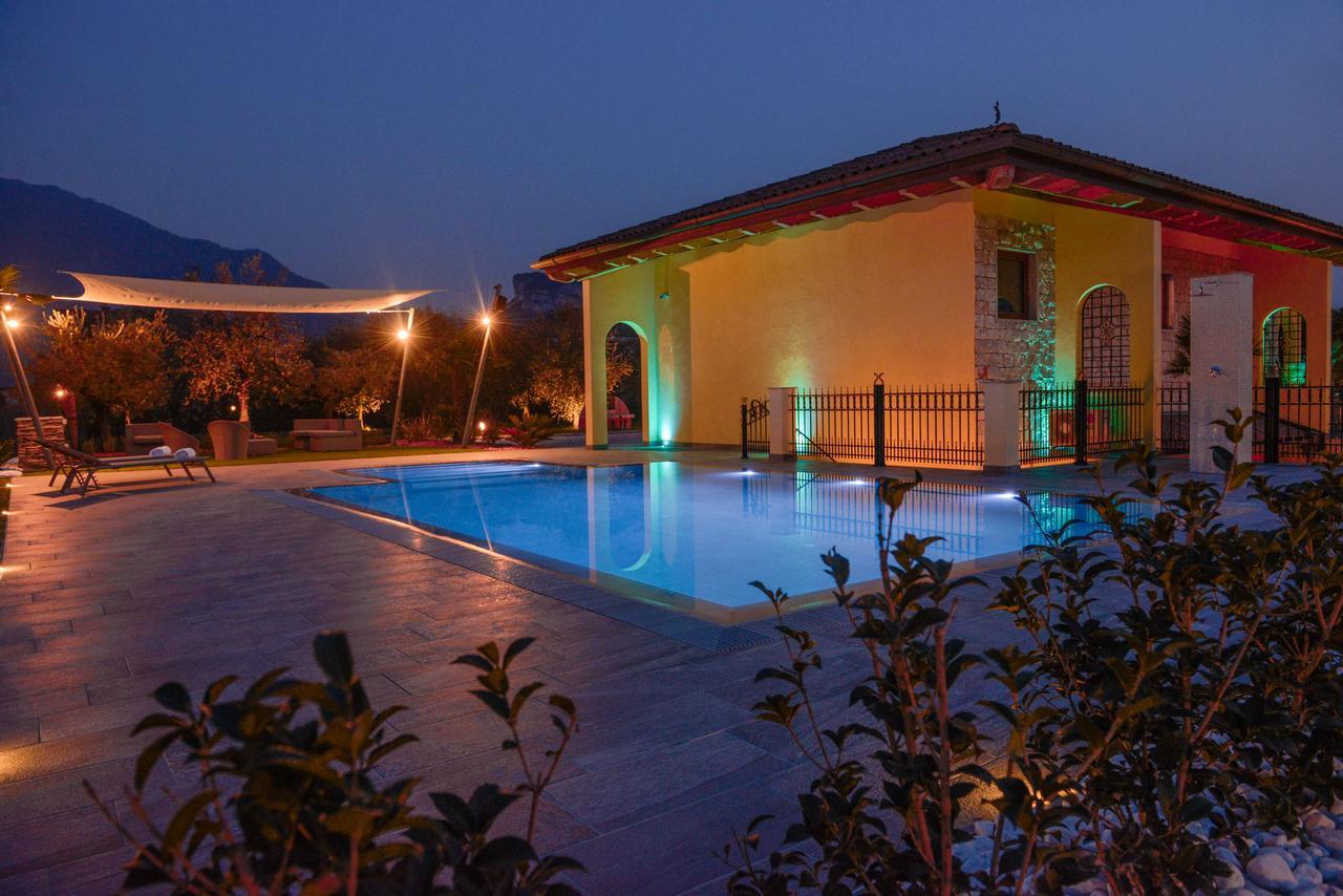 Villa Luxury House & Spa Riva del Garda Exterior foto